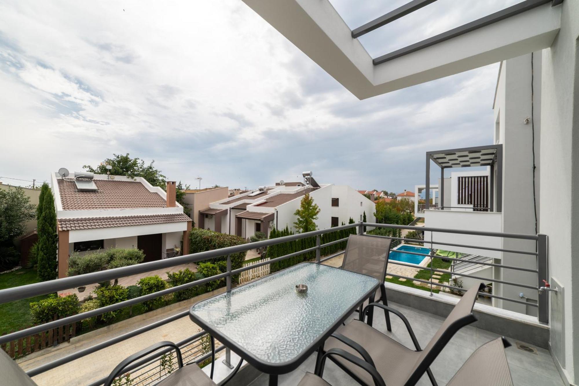 Kleoniki & Irida Residential Complexes Ofrínion